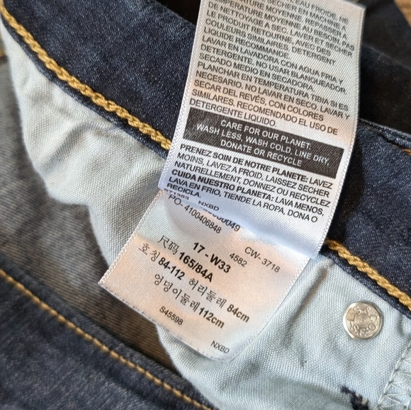 Levi's Denizen low-rise boyfriend cropped roll cuff jeans - Picture 9 of 10